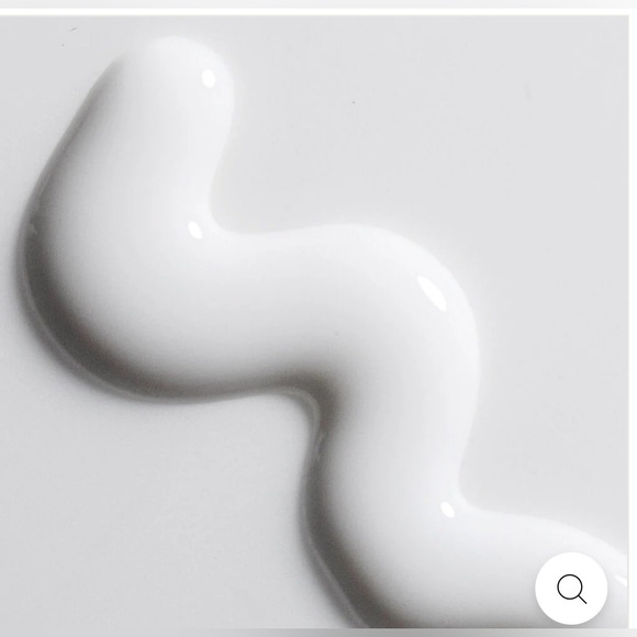 Kate Somerville Squalane + Hyaluronic Serum 
Hydrate & Plump - Picture 3 of 7